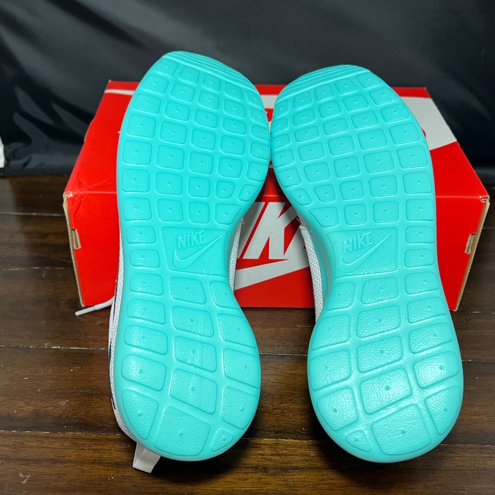 🔥NEW🔥 Nike roshe run calypso‼️ - Picture 5 of 6